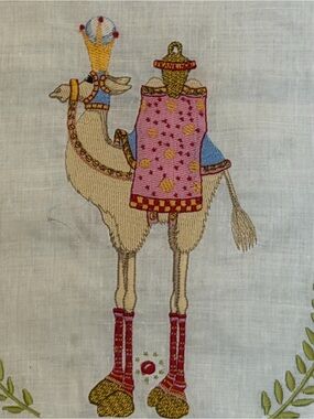 Patience Brewster Embroidered Camel table runner white nwt